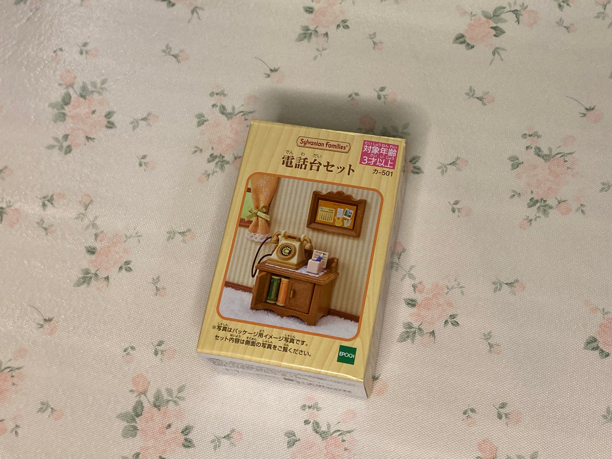 Calico Critters Old Phone & Frame with accessories